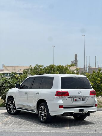 Riffa, Vehicles, Cars & Trucks , BHD 14800,  TOYOTA LAND CRUISER GXR V8 2017 WHITE,  2017,  Automatic,  380000 KM,