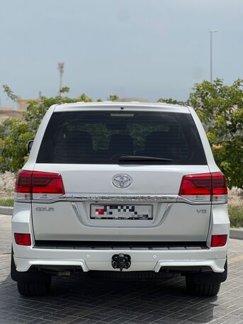 Riffa, Vehicles, Cars & Trucks , BHD 14800,  TOYOTA LAND CRUISER GXR V8 2017 WHITE,  2017,  Automatic,  380000 KM,