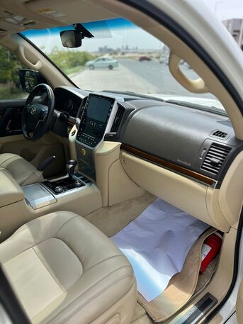 Riffa, Vehicles, Cars & Trucks , BHD 14800,  TOYOTA LAND CRUISER GXR V8 2017 WHITE,  2017,  Automatic,  380000 KM,