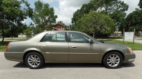Hoora, Vehicles, Cars & Trucks , BHD 3250,  Cadillac DTS,  2011,  Automatic,  73000 KM,   Luxury Vintage Car Run Only 73,000km For Sale