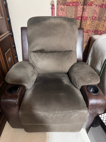 Al Malaz, Furniture, SAR 400,  Reclined Sofa