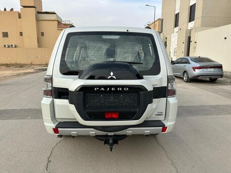 Riyadh, Vehicles, Cars & Trucks , SAR 88000,  Mitsubishi Pajero GLS,  2022,  Automatic,  48000 KM,    With Mid Option 4WD Option For Sales 1st Owner