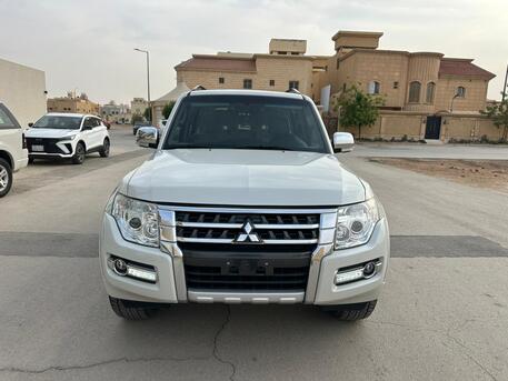 Riyadh, Vehicles, Cars & Trucks , SAR 88000,  Mitsubishi Pajero GLS,  2022,  Automatic,  48000 KM,    With Mid Option 4WD Option For Sales 1st Owner