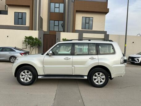 Riyadh, Vehicles, Cars & Trucks , SAR 88000,  Mitsubishi Pajero GLS,  2022,  Automatic,  48000 KM,    With Mid Option 4WD Option For Sales 1st Owner