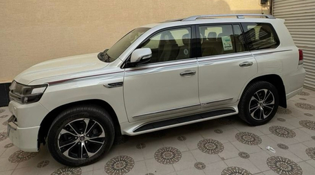 Riyadh, Vehicles, Cars & Trucks , SAR 228,  Toyota Land Cruiser,  2021,  Automatic,  142 KM,   GXR  V8  4.6 L SUV 4WD Without Any Accident 100% Original