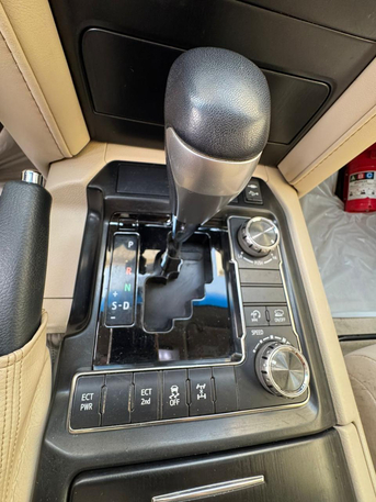 Riyadh, Vehicles, Cars & Trucks , SAR 228,  Toyota Land Cruiser,  2021,  Automatic,  142 KM,   GXR  V8  4.6 L SUV 4WD Without Any Accident 100% Original