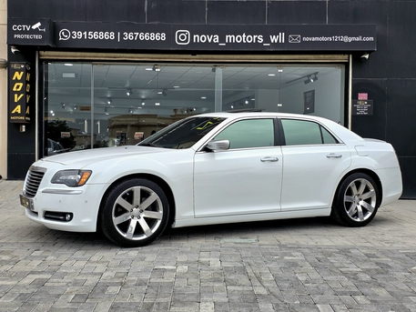 Manama, Vehicles, Cars & Trucks , BHD 3200,  Chrysler 300C,  2013,  Automatic,  111000 KM,   Hemi V8