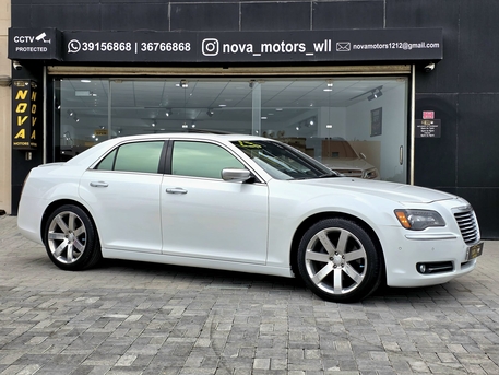 Manama, Vehicles, Cars & Trucks , BHD 3200,  Chrysler 300C,  2013,  Automatic,  111000 KM,   Hemi V8