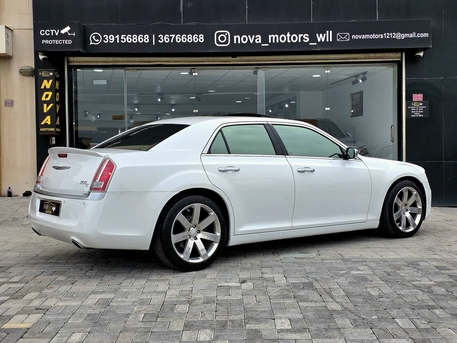 Manama, Vehicles, Cars & Trucks , BHD 3200,  Chrysler 300C,  2013,  Automatic,  111000 KM,   Hemi V8