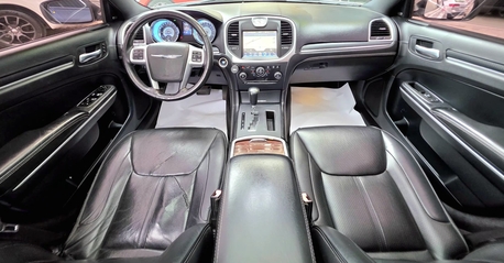Manama, Vehicles, Cars & Trucks , BHD 3200,  Chrysler 300C,  2013,  Automatic,  111000 KM,   Hemi V8