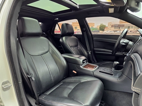 Manama, Vehicles, Cars & Trucks , BHD 3200,  Chrysler 300C,  2013,  Automatic,  111000 KM,   Hemi V8