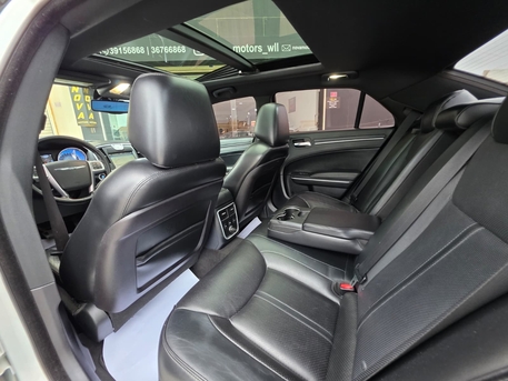 Manama, Vehicles, Cars & Trucks , BHD 3200,  Chrysler 300C,  2013,  Automatic,  111000 KM,   Hemi V8