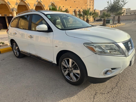Riyadh, Vehicles, Cars & Trucks , SAR 28000,  Nissan Pathfinder,  2013,  Automatic,  238 KM,  Pathfinder Full Options