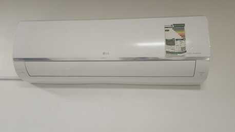 Al Khobar Al Shamalia, Air Conditioners, SAR 2500,  2 ACs For Sale (1 Window And 1 Split)