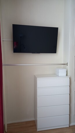 Brussels, Apartments, Flats, Houses & Villas, EUR 950/month,  Furnished,  1 BR,  950 Eur All Included 30 M2 Furnished To Rent Saint Gilles