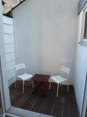 Brussels, Apartments, Flats, Houses & Villas, EUR 950/month,  Furnished,  1 BR,  950 Eur All Included 30 M2 Furnished To Rent Saint Gilles