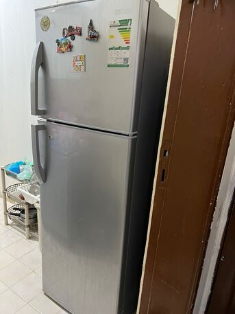 Mumbai, Household Items, SAR 500,  Refrigerator And Cooking Range.