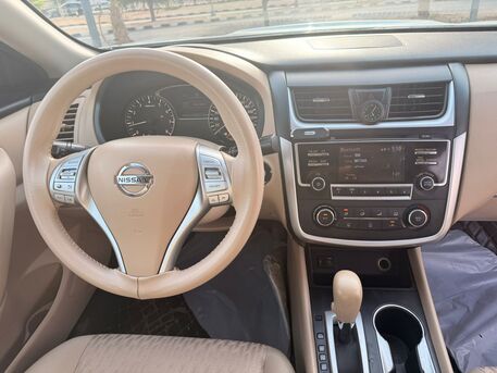 Riyadh, Vehicles, Cars & Trucks , SAR 41000,  Nissan Altima,  2017,  Automatic,  182000 KM,    SV 182,000 KM Neat