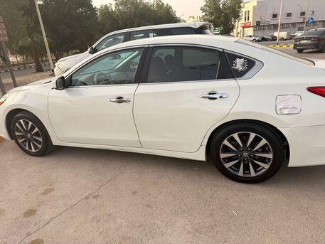 Riyadh, Vehicles, Cars & Trucks , SAR 41000,  Nissan Altima,  2017,  Automatic,  182000 KM,    SV 182,000 KM Neat