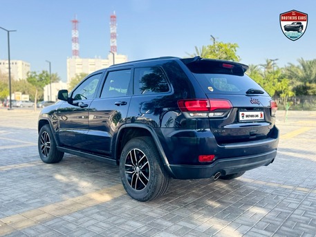 Manama, Vehicles, Cars & Trucks , BHD 2,  Jeep Grand Cherokee,  2018,  Automatic,  147000 KM,  JEEP GRAND CHEROKKE
