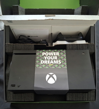 Al Rawabi, Video Games, SAR 2199,  Xbox Series X + 2 Controllers + Box اكس بوكس سيريس اكس + يد إضافية