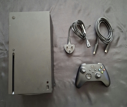 Al Rawabi, Video Games, SAR 2199,  Xbox Series X + 2 Controllers + Box اكس بوكس سيريس اكس + يد إضافية
