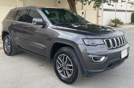 Riyadh, Vehicles, Cars & Trucks , Jeep Grand Cherokee Laredo,  2019,  Automatic,  145000 KM,    &ndash; Excellent Condition | Agency Maintained