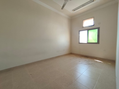 Manama, Apartments, Flats, Houses & Villas, BHD 160/year,  2 BR,  Salhiya:- 2Bhk Unfurnished Flat On Rent..