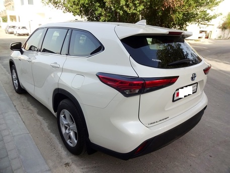 Zinj, Vehicles, Cars & Trucks , BHD 280,  Toyota Highlander Hybrid,  2021,  Automatic,  37000 KM,  TOYOTA HIGHLANDER 7 SEATER SUV V4 AVAILABL EON MONTHLY INSTALLMENT OR CASH