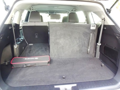 Zinj, Vehicles, Cars & Trucks , BHD 280,  Toyota Highlander Hybrid,  2021,  Automatic,  37000 KM,  TOYOTA HIGHLANDER 7 SEATER SUV V4 AVAILABL EON MONTHLY INSTALLMENT OR CASH