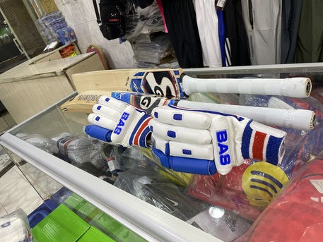 Al Wizarat, Sporting Goods, SAR 999,  PREMIUM CRICKETING GEARS LIMITED SG Grade A English Willow Bat + Premium Accessories