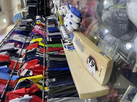 Al Wizarat, Sporting Goods, SAR 999,  PREMIUM CRICKETING GEARS LIMITED SG Grade A English Willow Bat + Premium Accessories