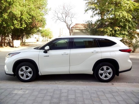 Manama, Vehicles, Cars & Trucks , BHD 11300,  Toyota Highlander Hybrid,  2021,  Automatic,  37000 KM,  Hybrid- 2.5ltrs Engine Capacity - First Owner, ZERO Accident - Urgent Sale