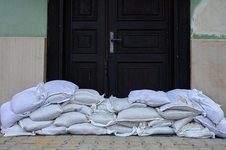 Dubai, Heavy Equipment, Filled Sandbags Wholesale In UAE For Reliable Protection Solutions