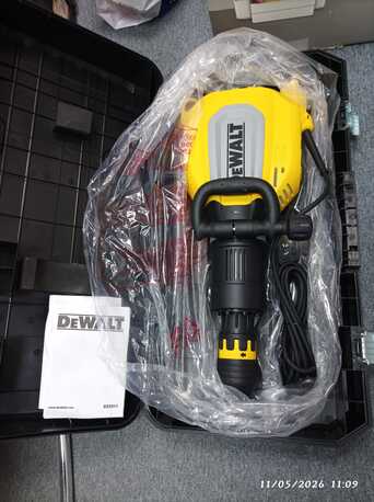 Dammam, Tools, SAR 4500,  DEWALT D25911K   Chipping Hammer Kit