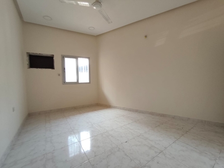 Jidhafs, Apartments, Flats, Houses & Villas, BHD 140/year,  2 BR,  Jidhafs:- Groundfloor 2Bhk Unfurnished Flat On Rent..