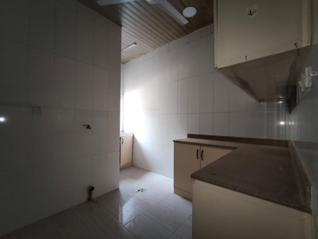Jidhafs, Apartments, Flats, Houses & Villas, BHD 140/year,  2 BR,  Jidhafs:- Groundfloor 2Bhk Unfurnished Flat On Rent..