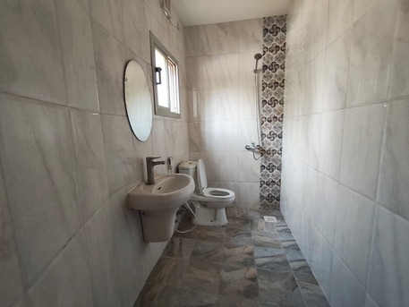 Jidhafs, Apartments, Flats, Houses & Villas, BHD 140/year,  2 BR,  Jidhafs:- Groundfloor 2Bhk Unfurnished Flat On Rent..