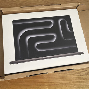 Singapore, Computers, SGD 2100,  Wts Apple MacBook Pro 2026 16-inch M5 MAX 64GB RAM 4TB SSD 40-core GPU. New, Sealed.
