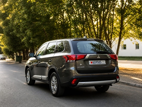 Muharraq, Vehicles, Cars & Trucks , BHD 1,  Mitsubishi Outlander,  2017,  Automatic,  130000 KM,   4x4