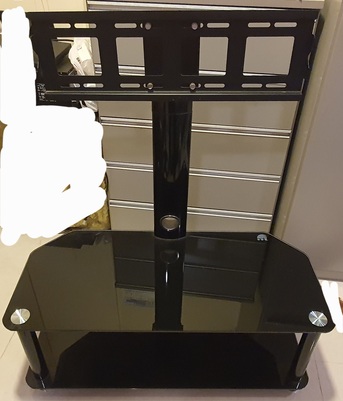 Juffair, Furniture, BHD 20,  BLACK GLASS TV STAND URGENT SALE 20 BHD ONLY!
