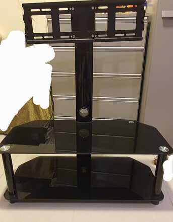 Juffair, Furniture, BHD 20,  BLACK GLASS TV STAND URGENT SALE 20 BHD ONLY!