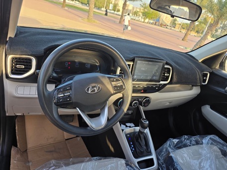 Khobar, Vehicles, Cars & Trucks , SAR 47000,  Hyundai Venue Turbo,  2023,  Automatic,  100004 KM,    Model With Odometer 100004 Near Lulu Hyper Market In Khobar