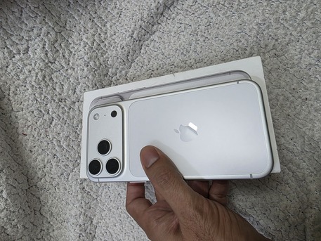 Khobar, Mobile Phones, SAR 5200,  IPhone 17 Pro Max 256gb Silver 100 Battery Only Serious Buyer Sale Swap