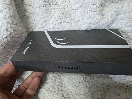Khobar, Mobile Phones, SAR 2350,  Samsung Galaxy Zflip 7fe 128gb Box Packed Sealed Pack Only Serious Buyer Contact Me