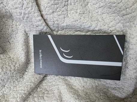 Khobar, Mobile Phones, SAR 2350,  Samsung Galaxy Zflip 7fe 128gb Box Packed Sealed Pack Only Serious Buyer Contact Me