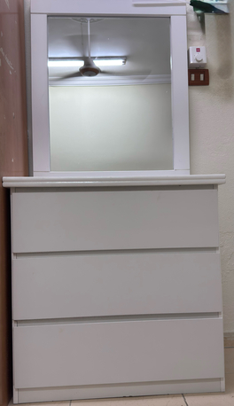 Jeddah, Furniture, SAR 1000,  Bedset For Sale. Price Is Negotiable. Absolute Prestige And Best Condition.