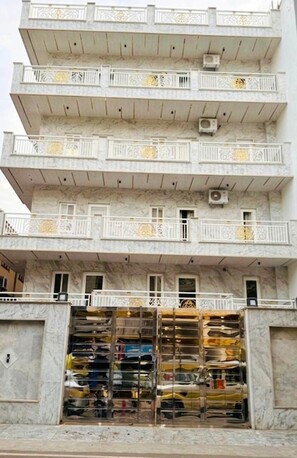 New Delhi, Apartments, Flats, Houses & Villas, INR 8918/day,  2 BR,  1200 Sq. Meter,  BluO 2BHK City Centre Fully Furnished