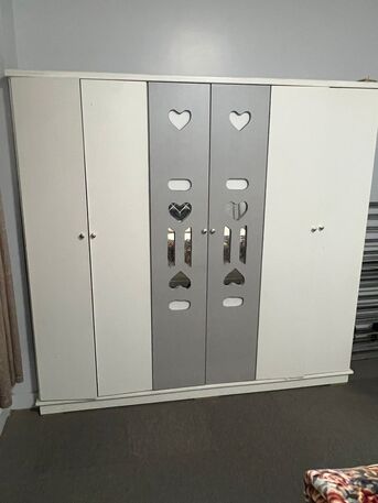 Riyadh, Furniture, SAR 1250,  Complete Bedroom Set With Sofa And Ovan