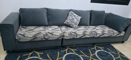 Riyadh, Furniture, SAR 400,  400 SAR SOFA SET WITH CARPET,GOOD CONDITION,SALE REASON - EXIT (URGENT SALE)